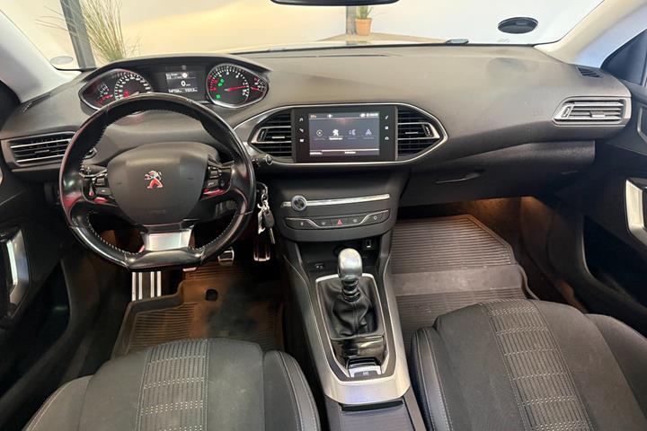 Sort Peugeot 308 fra 2018