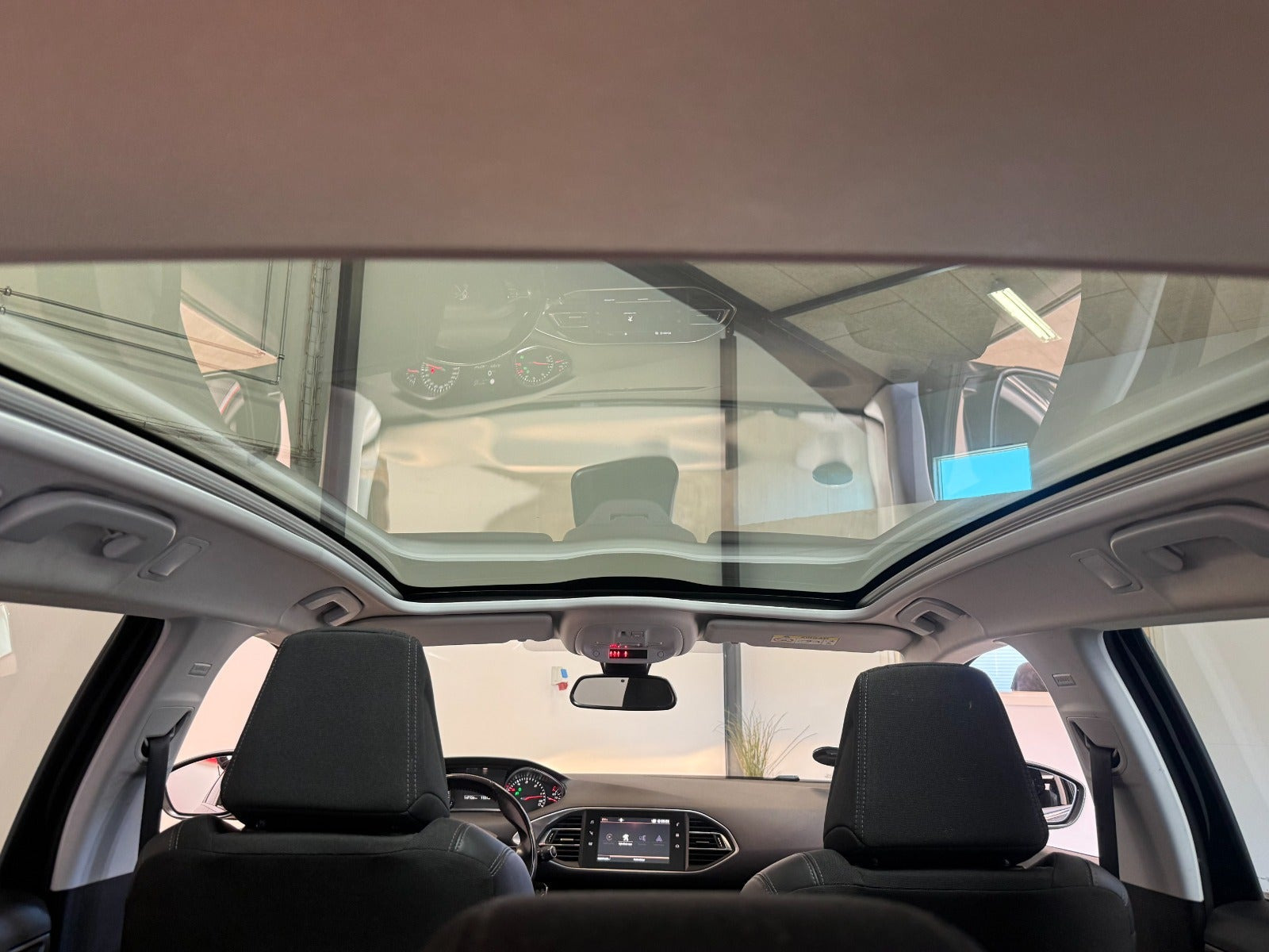 Sort Peugeot 308 fra 2018