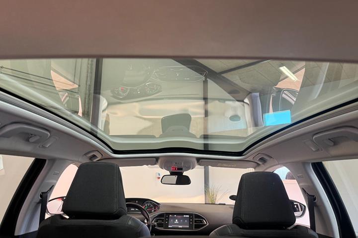 Sort Peugeot 308 fra 2018