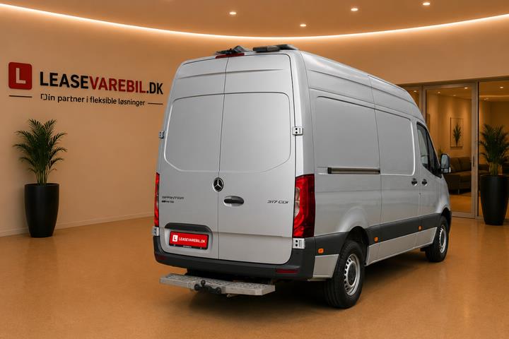 Hvid Mercedes Sprinter 317 fra 2021