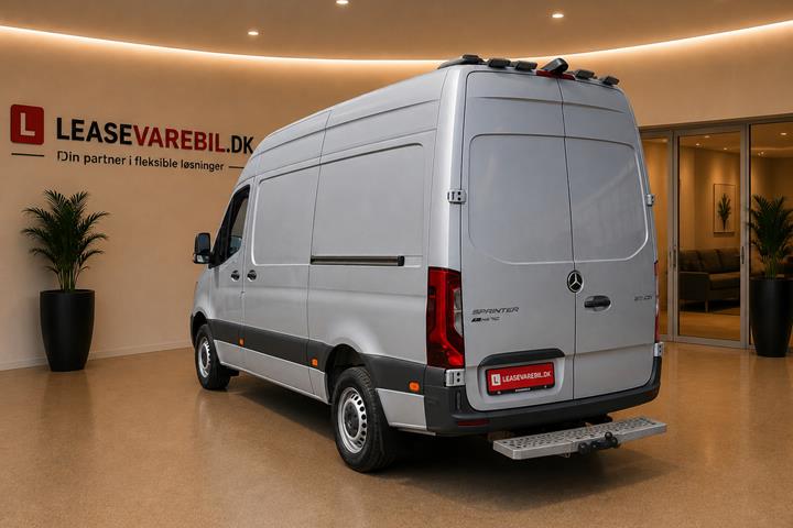 Hvid Mercedes Sprinter 317 fra 2021
