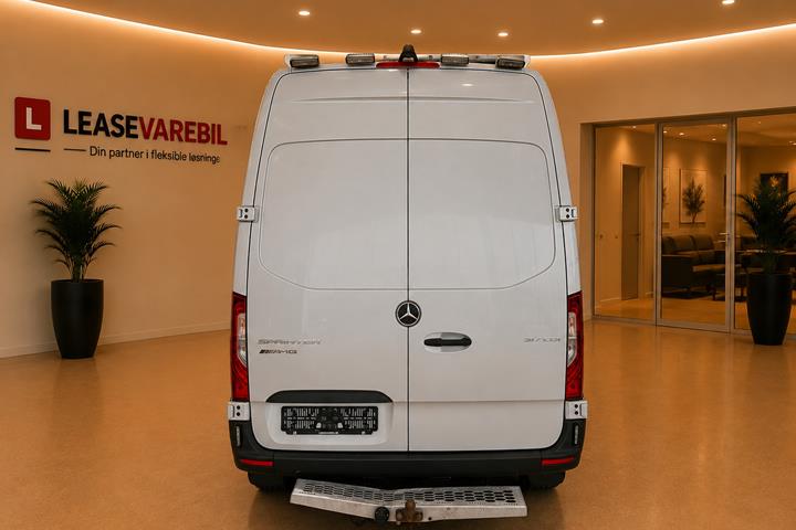 Hvid Mercedes Sprinter 317 fra 2021