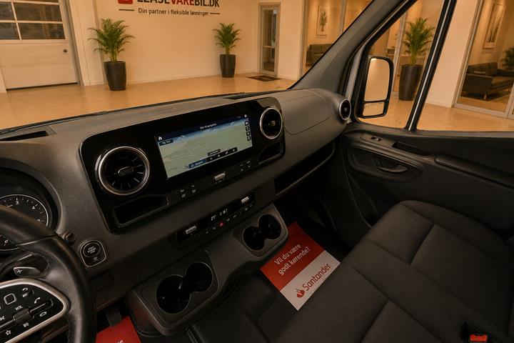 Hvid Mercedes Sprinter 317 fra 2021