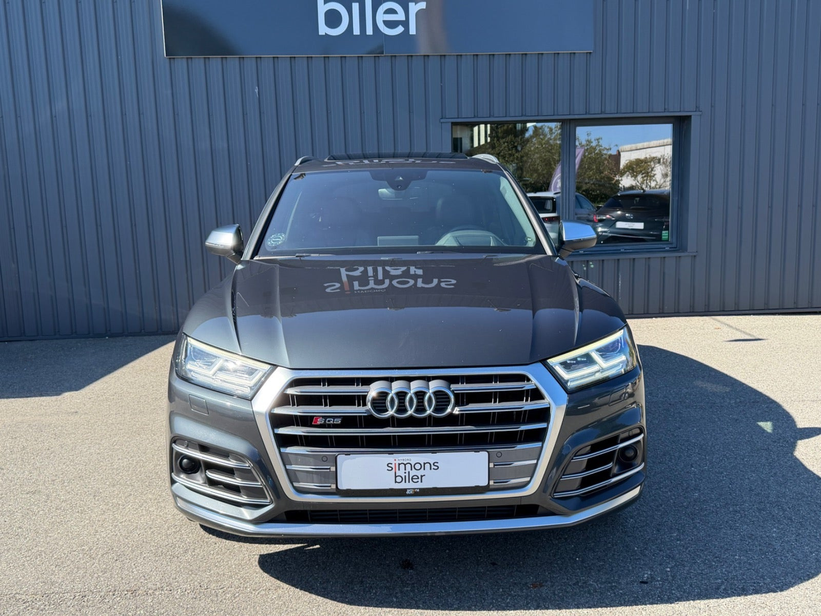 Grå Audi SQ5 fra 2017