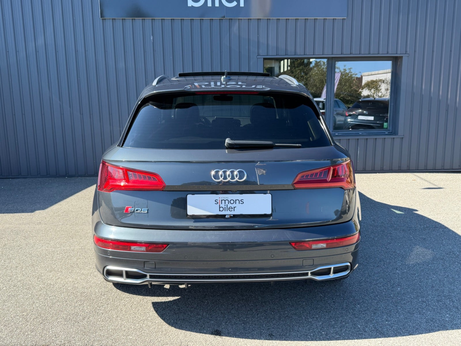 Grå Audi SQ5 fra 2017