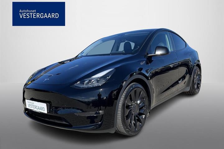 Sort Tesla Model Y fra 2022 set udefra