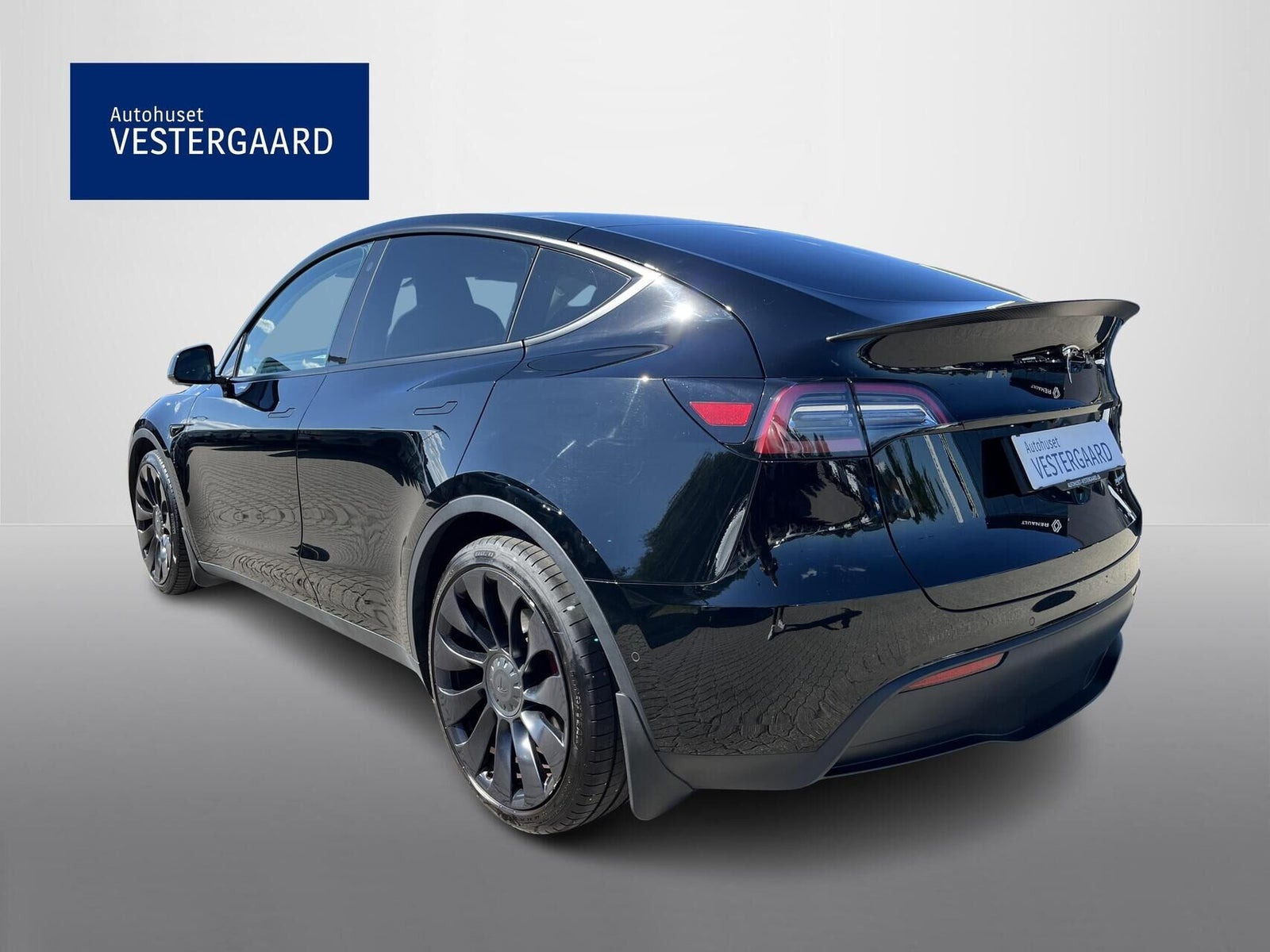 Sort Tesla Model Y fra 2022