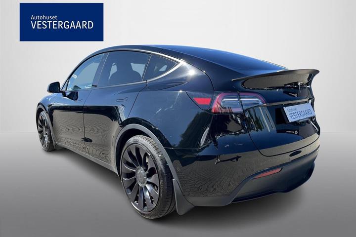 Sort Tesla Model Y fra 2022