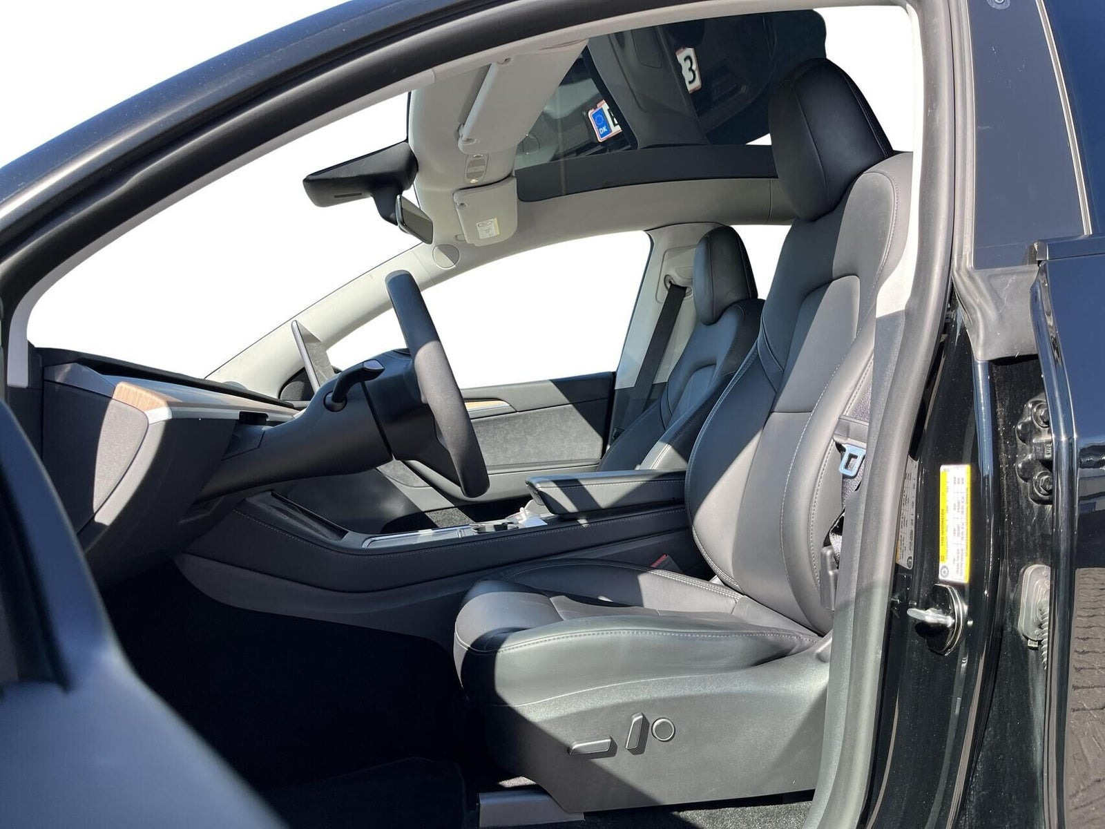 Sort Tesla Model Y fra 2022