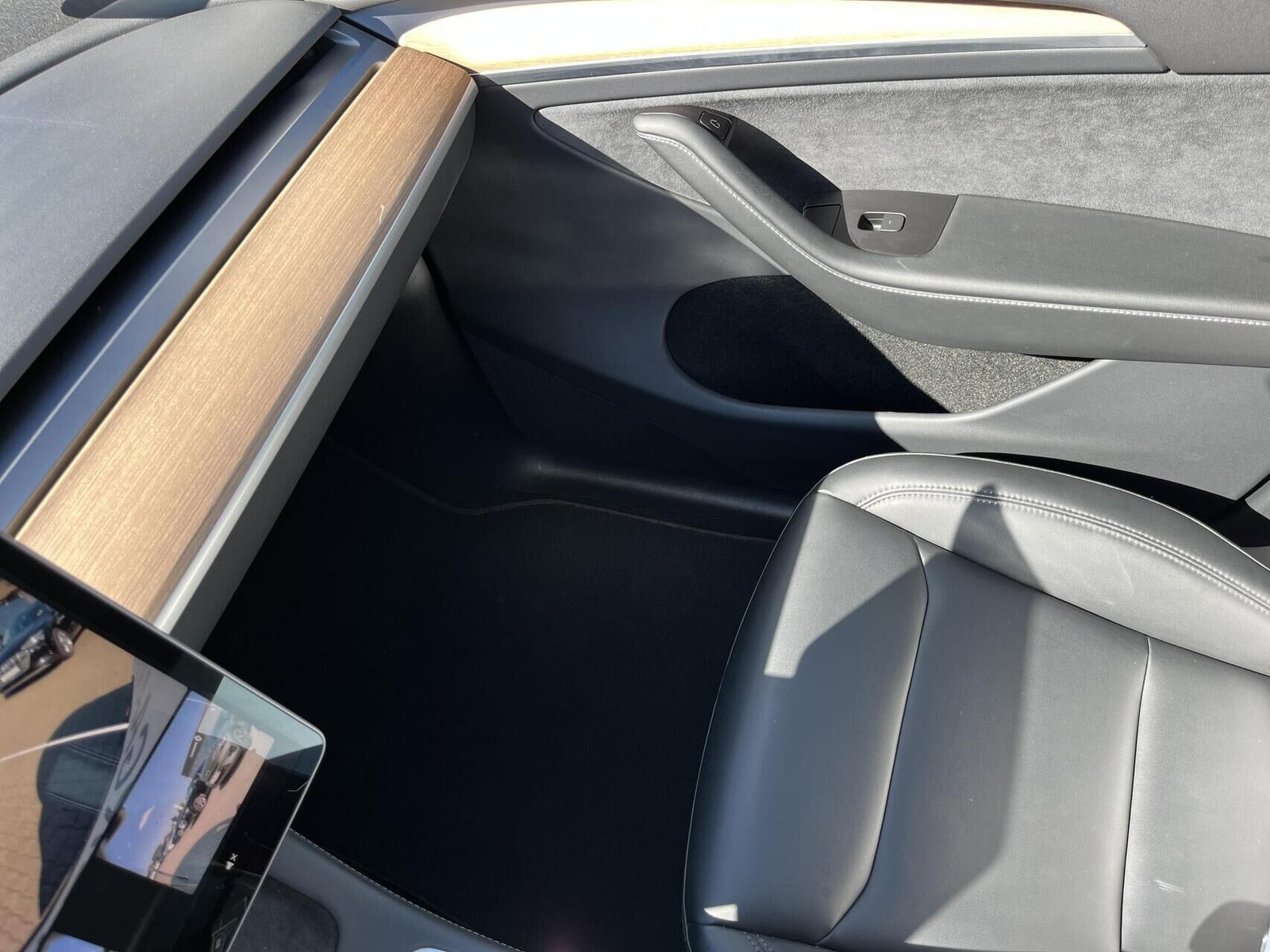 Sort Tesla Model Y fra 2022