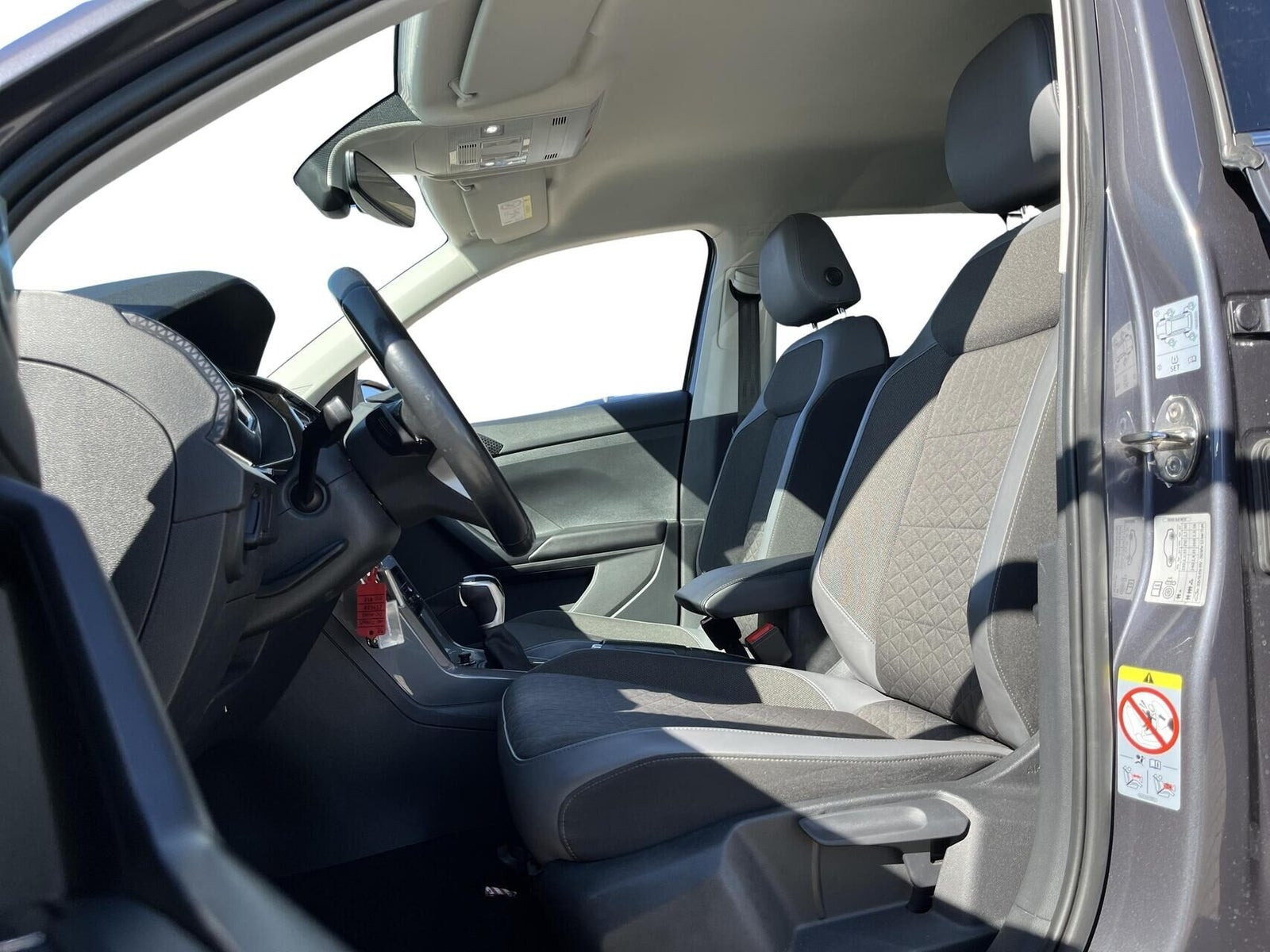 Grå VW T-Cross fra 2022
