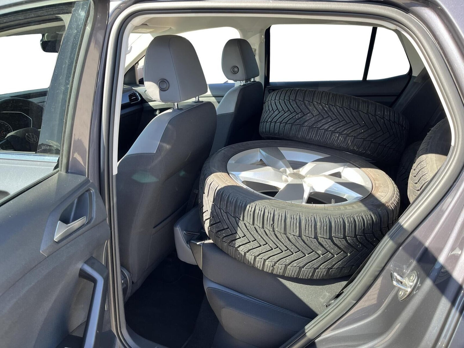 Grå VW T-Cross fra 2022