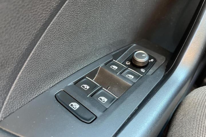 Grå VW T-Cross fra 2022