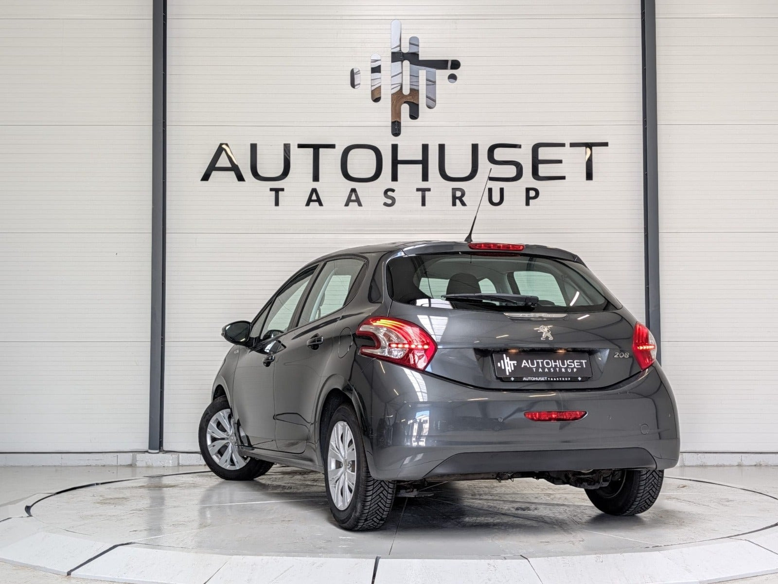 Grå Peugeot 208 fra 2012