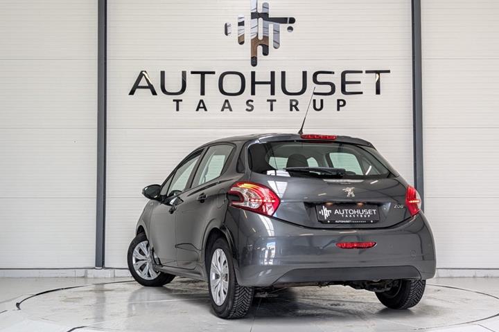Grå Peugeot 208 fra 2012