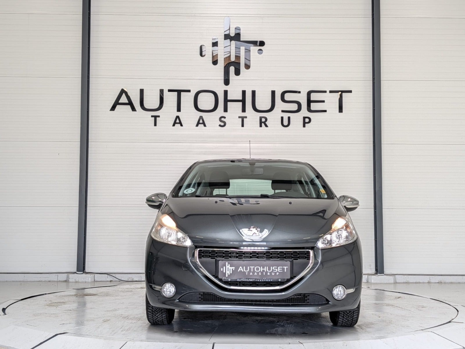 Grå Peugeot 208 fra 2012