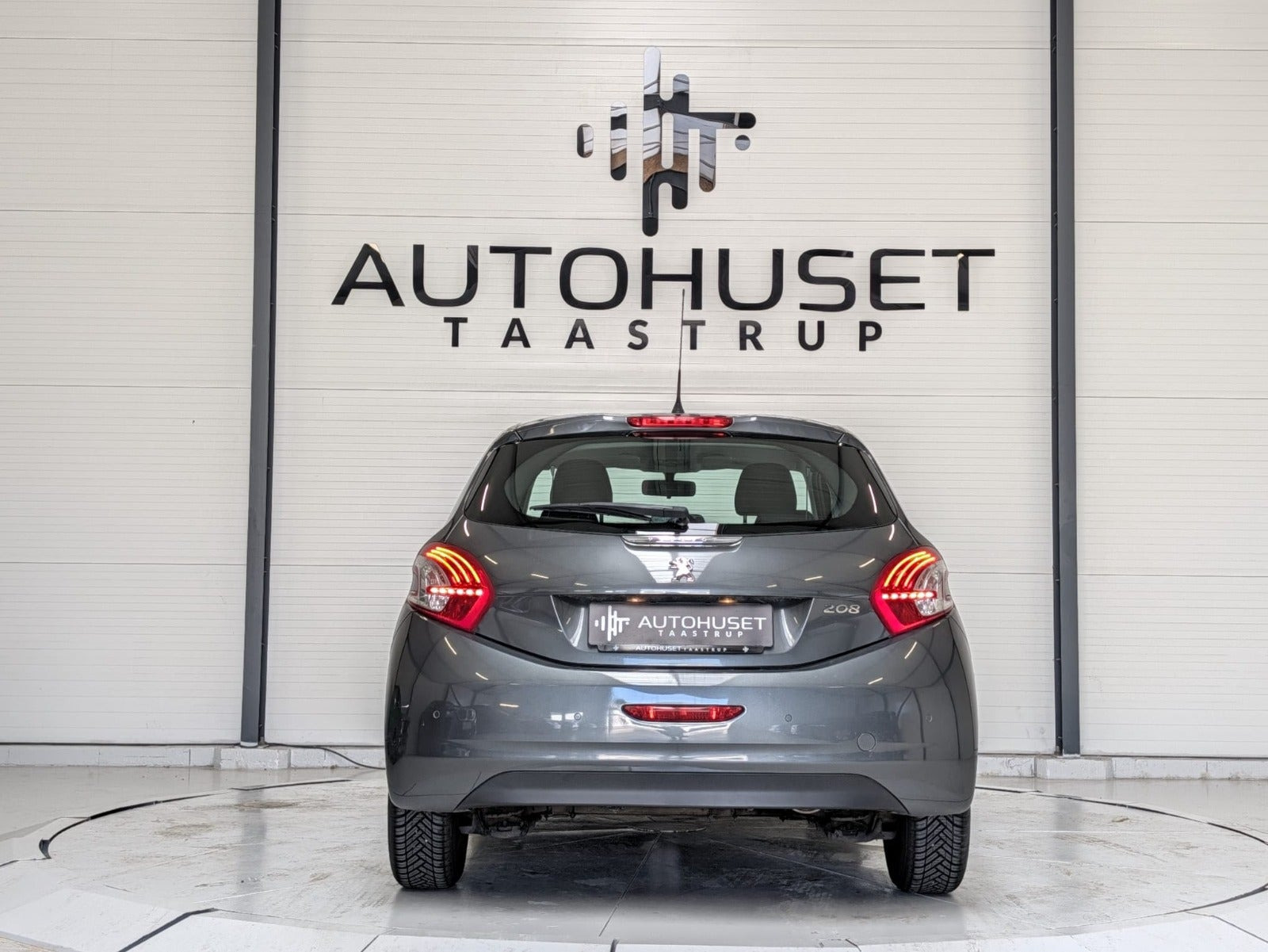 Grå Peugeot 208 fra 2012