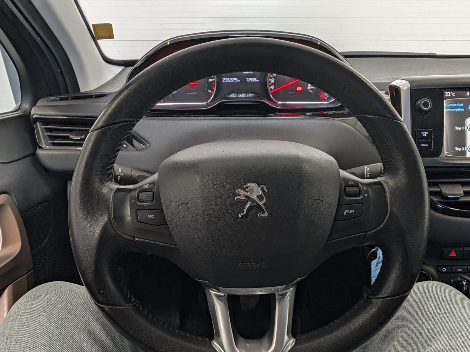 Grå Peugeot 208 fra 2012