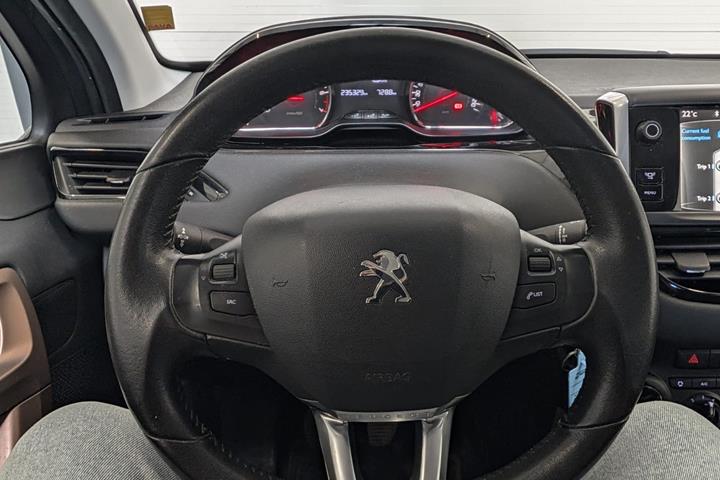 Grå Peugeot 208 fra 2012