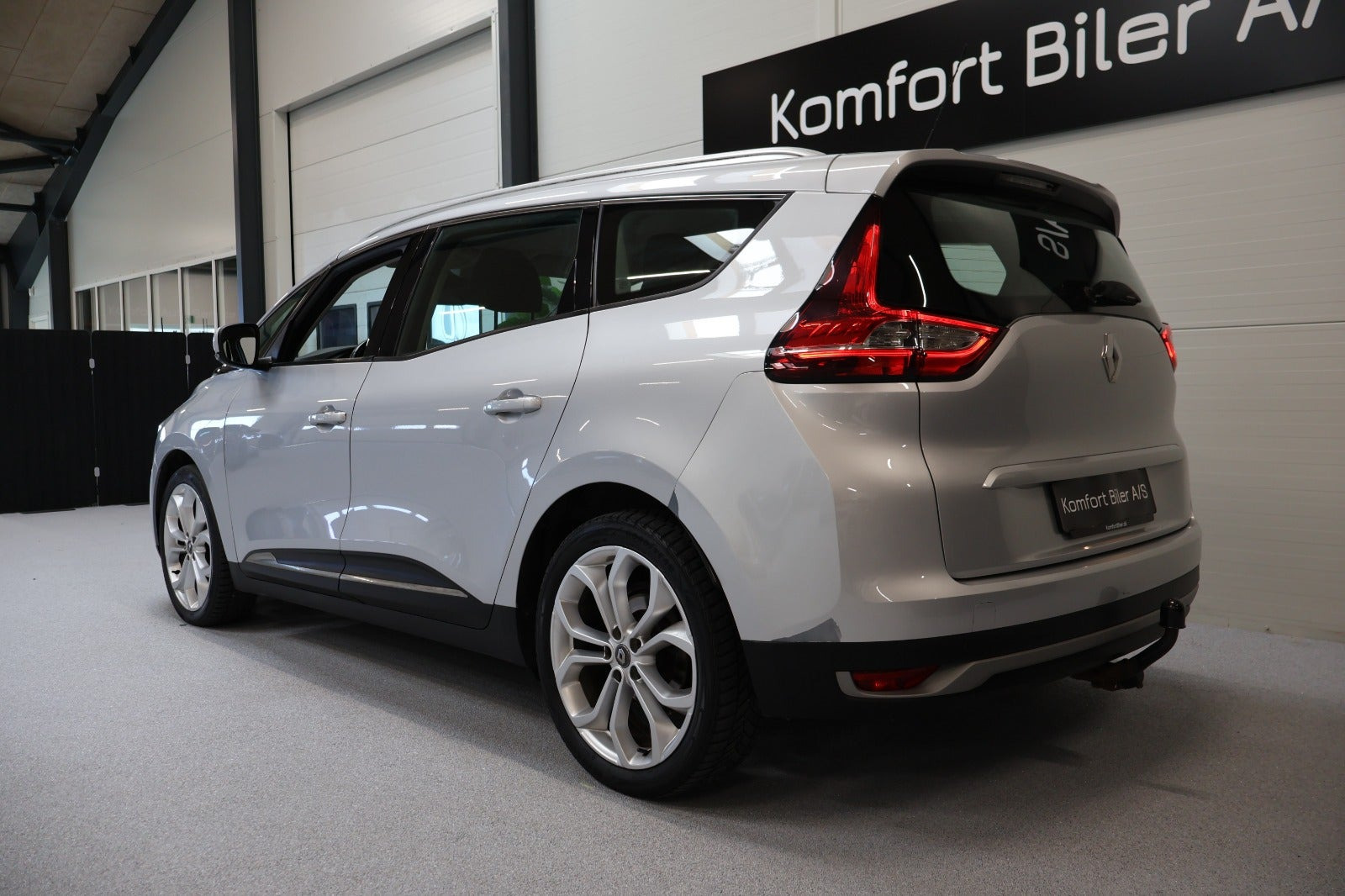Sølv Renault Grand Scenic IV fra 2018
