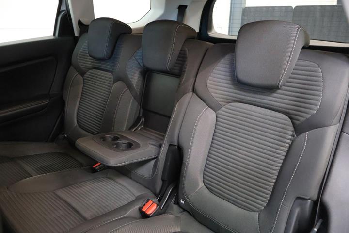 Sølv Renault Grand Scenic IV fra 2018