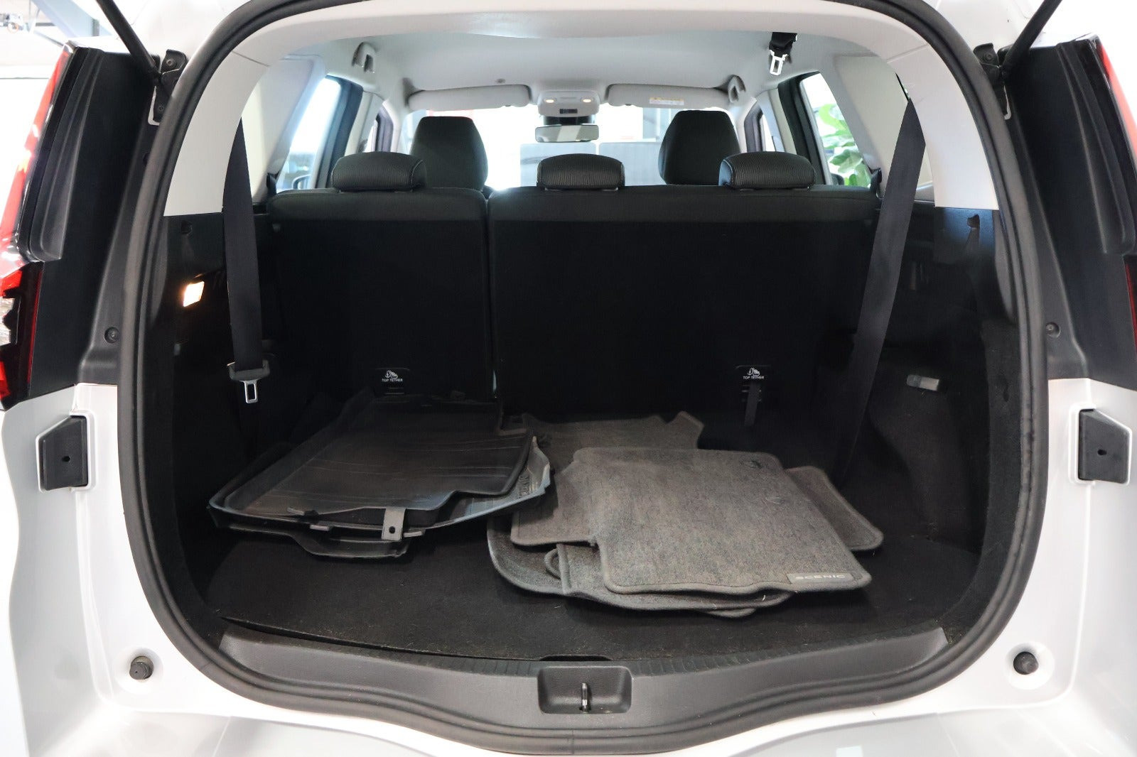 Sølv Renault Grand Scenic IV fra 2018