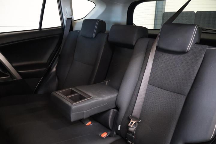 Grå Toyota RAV4 fra 2016