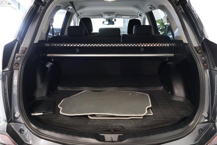 Grå Toyota RAV4 fra 2016