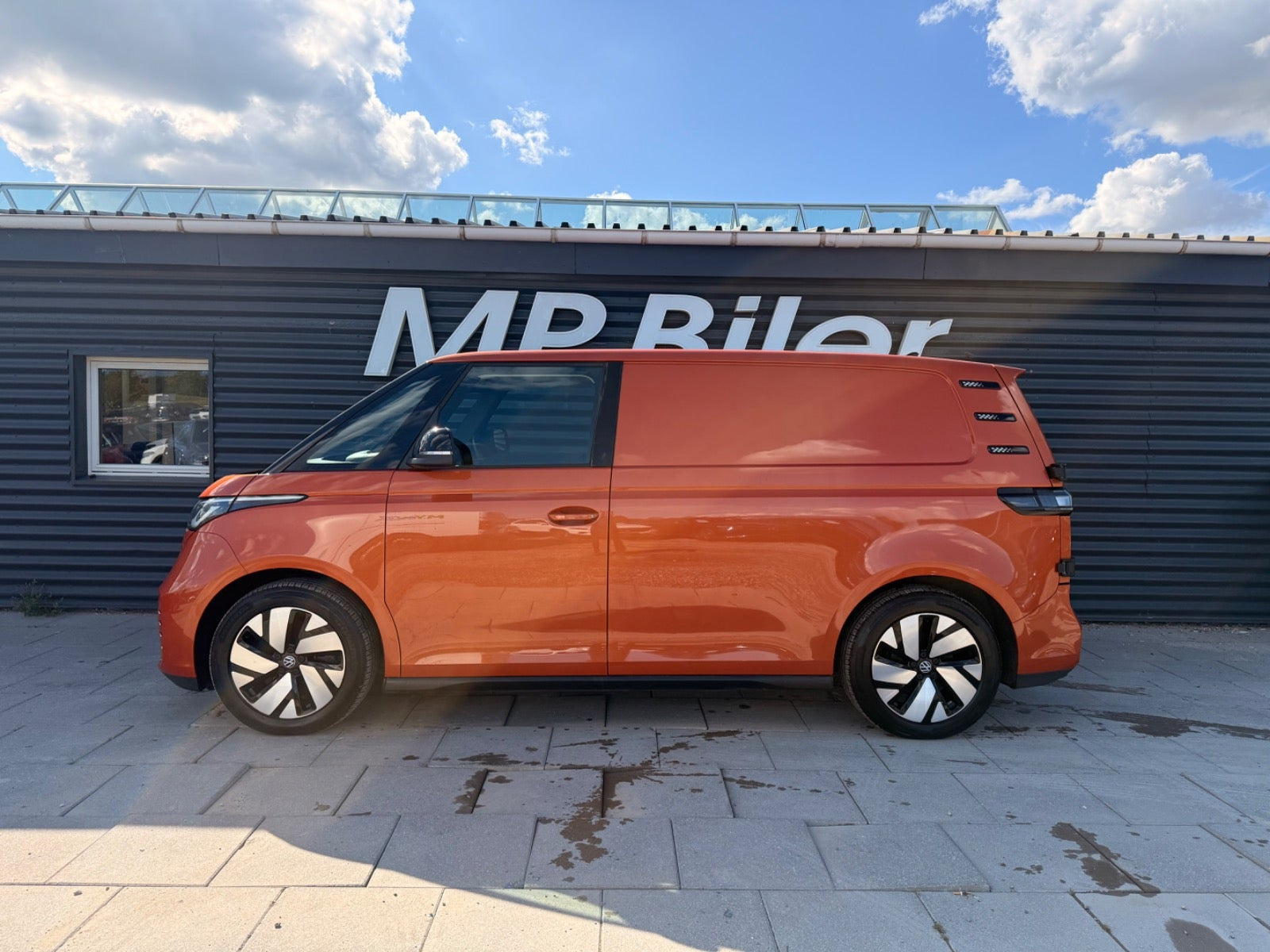 Orange VW ID.Buzz fra 2023