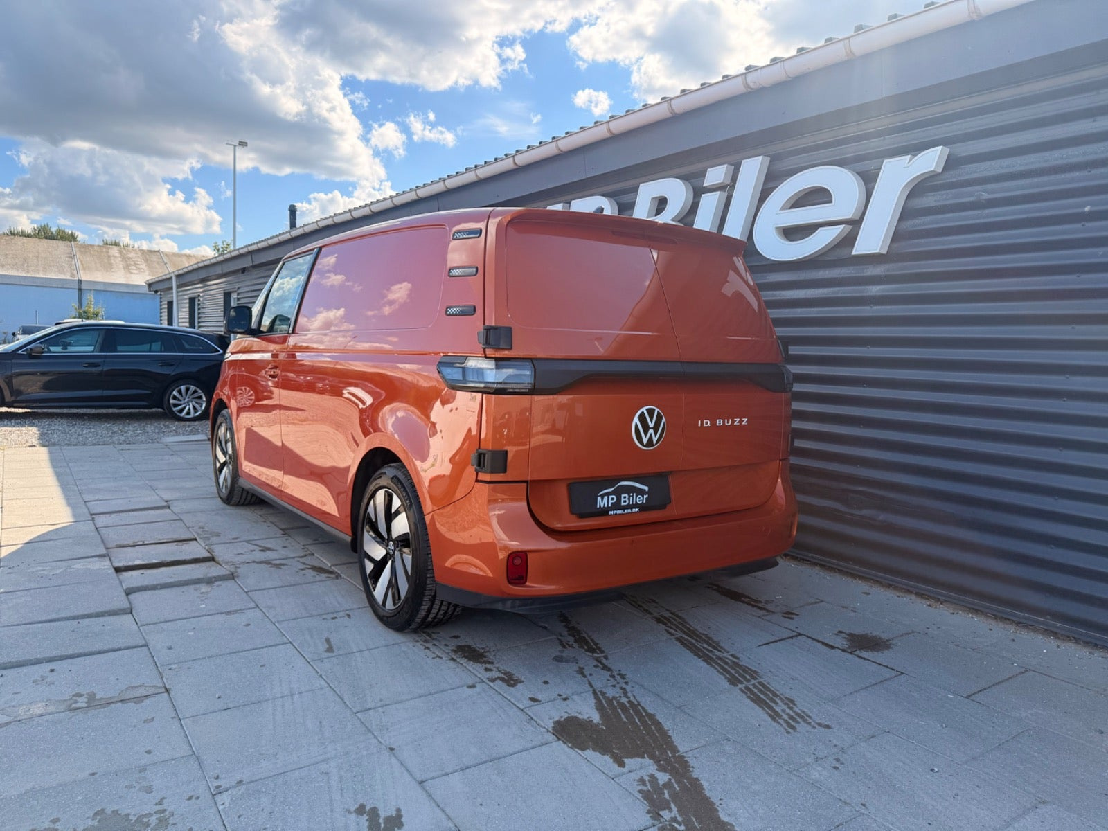 Orange VW ID.Buzz fra 2023