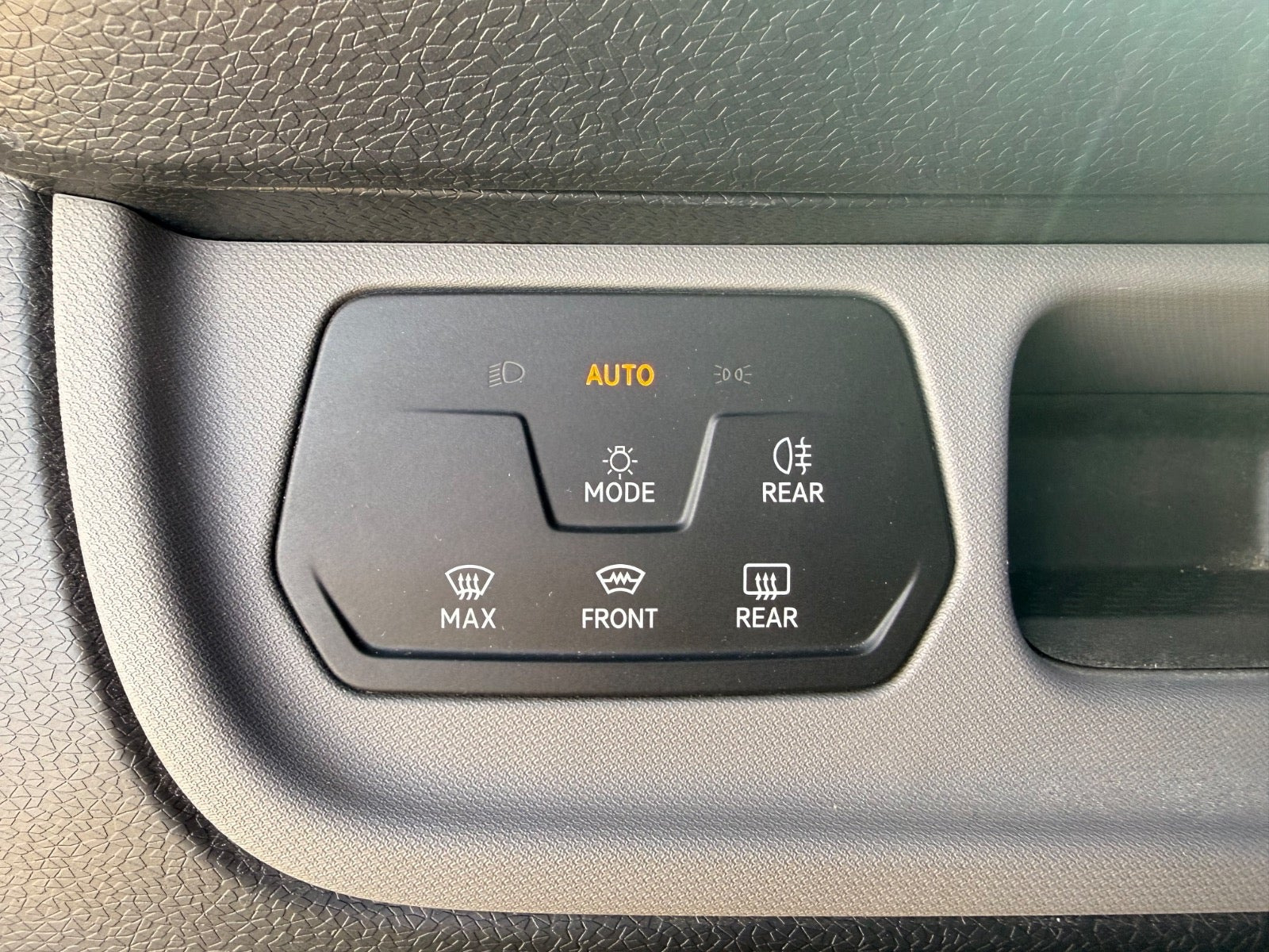 Orange VW ID.Buzz fra 2023