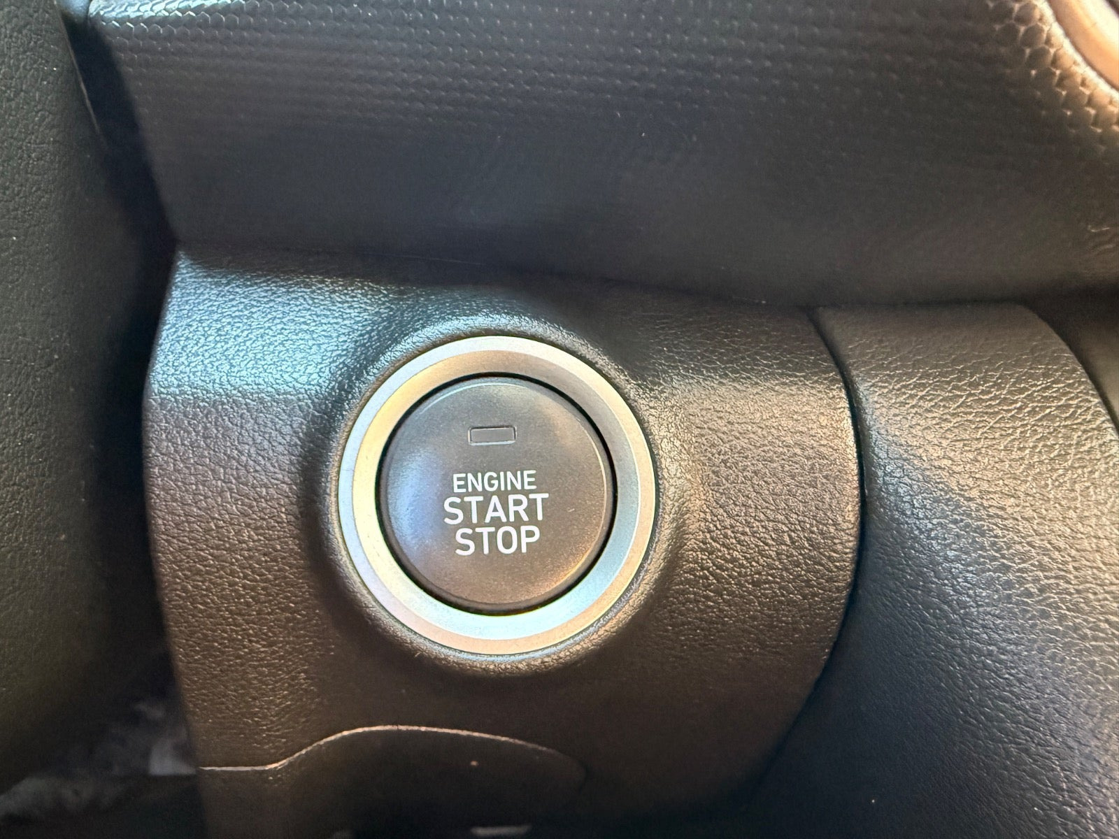 Grå Hyundai Kona fra 2020
