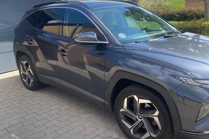 Grå Hyundai Tucson fra 2022