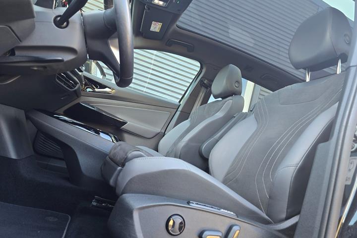 Grøn VW ID.4 fra 2023