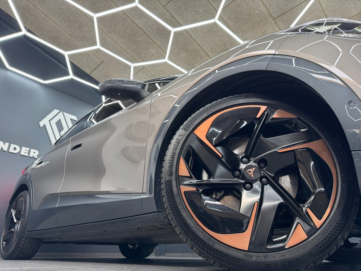 Orange Cupra Tavascan fra 2026