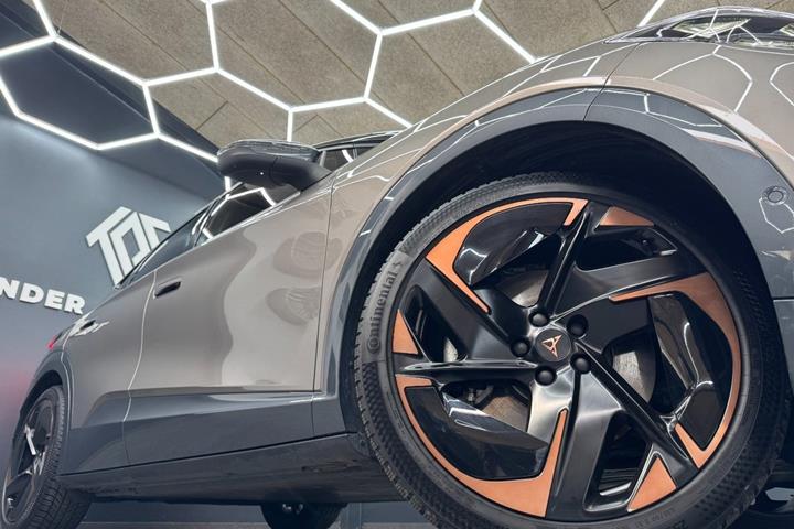 Orange Cupra Tavascan fra 2026
