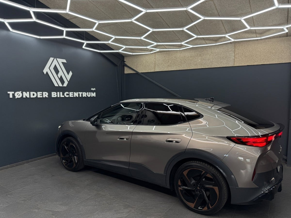 Orange Cupra Tavascan fra 2026