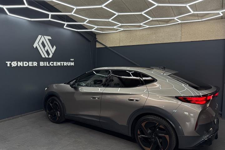 Orange Cupra Tavascan fra 2026