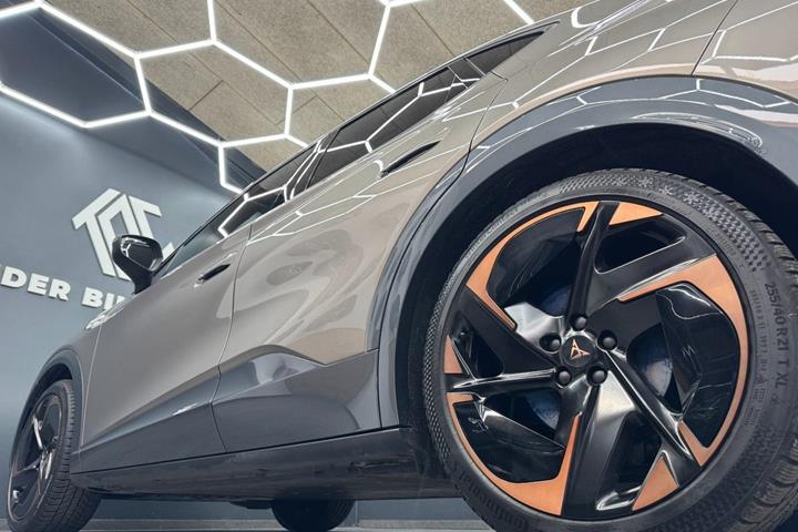 Orange Cupra Tavascan fra 2026
