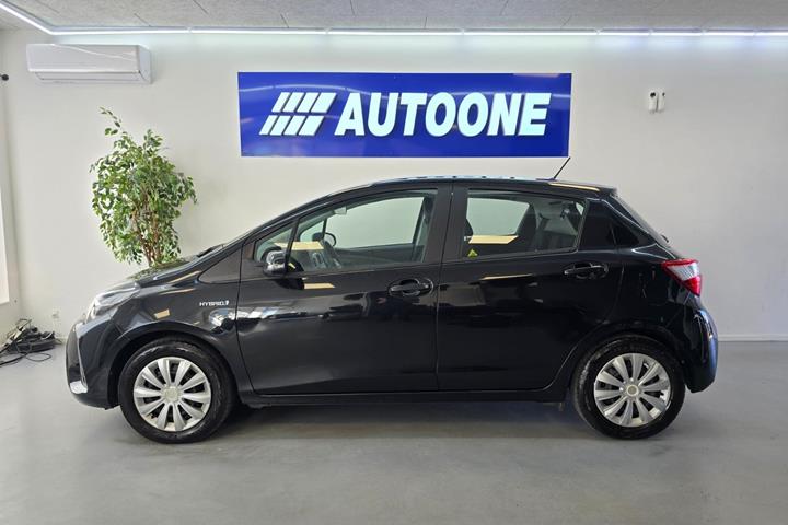 Sort Toyota Yaris fra 2017