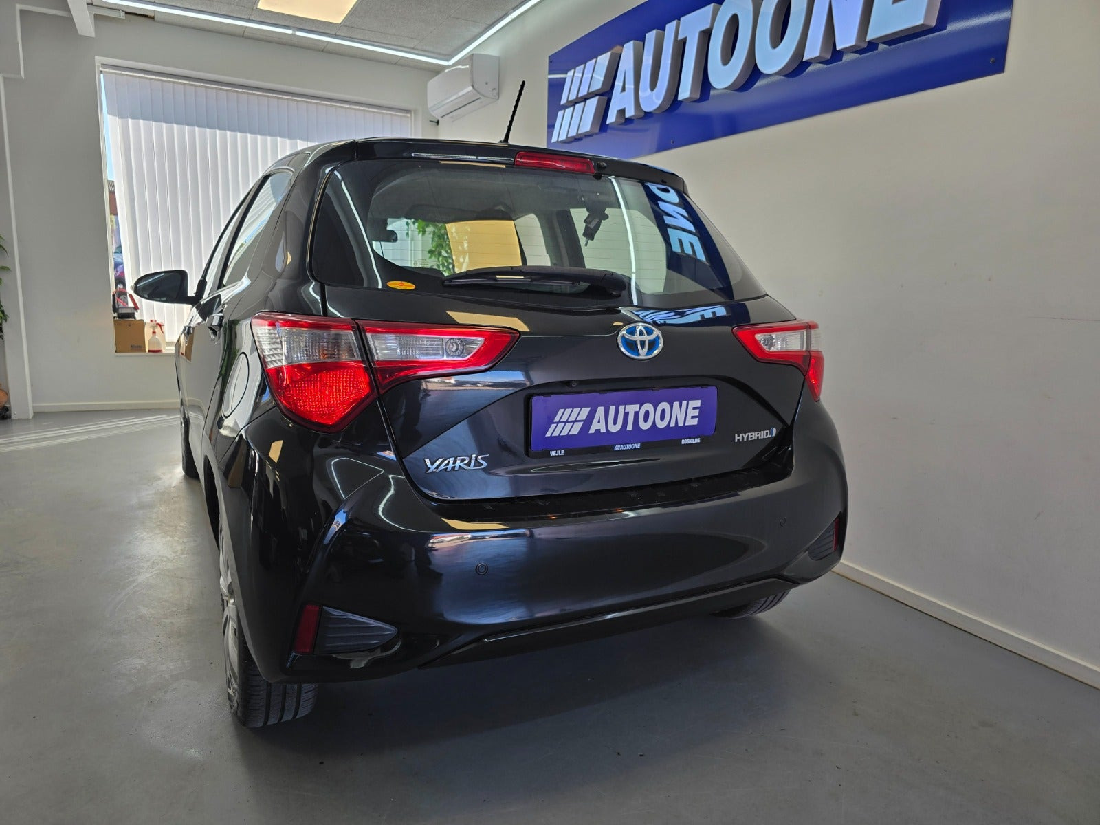 Sort Toyota Yaris fra 2017