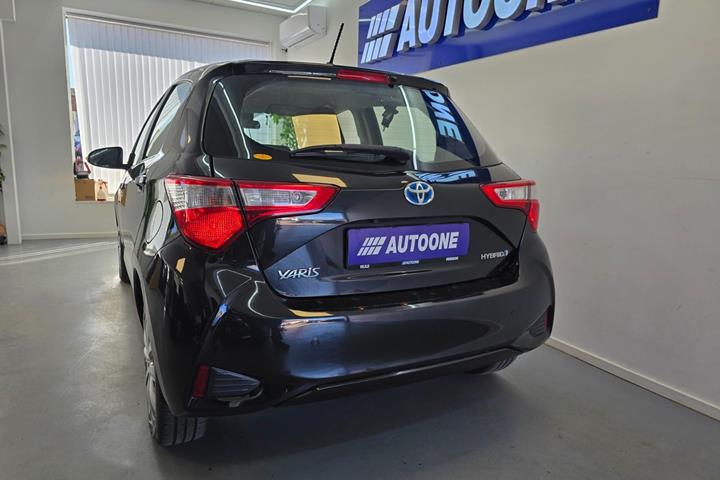 Sort Toyota Yaris fra 2017