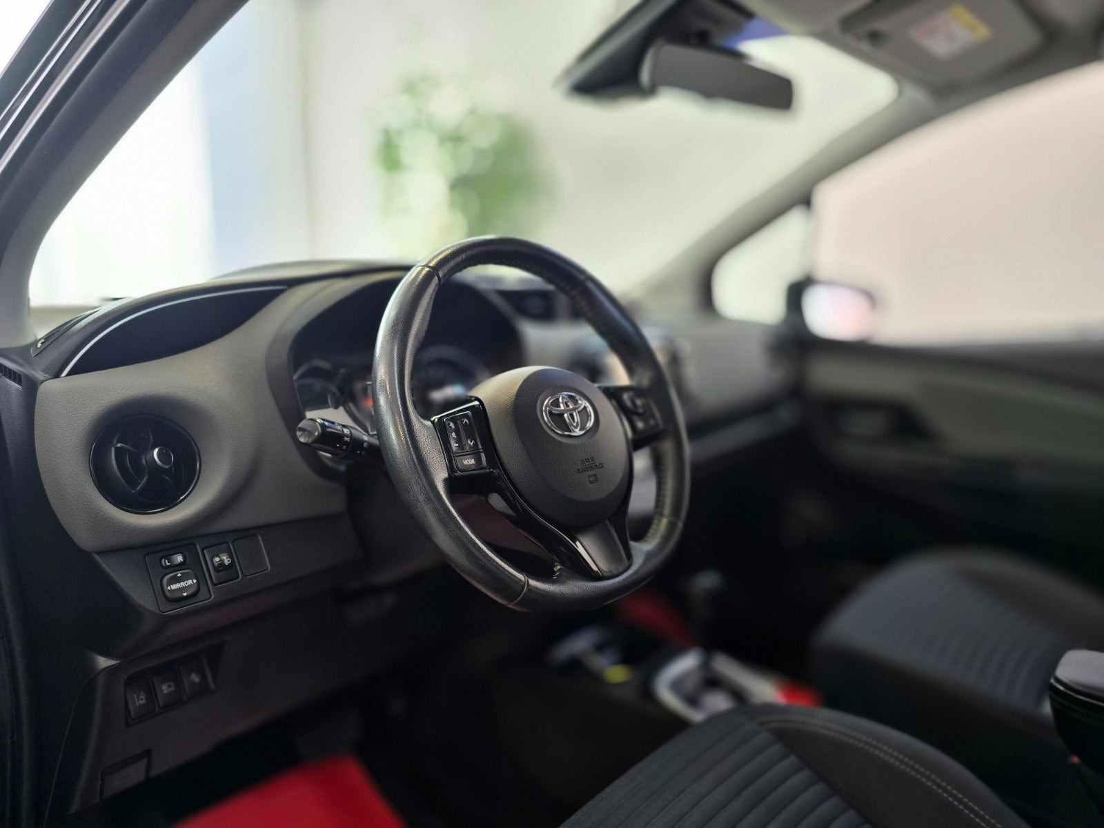 Sort Toyota Yaris fra 2017