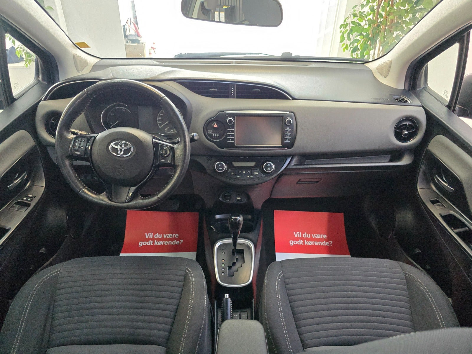 Sort Toyota Yaris fra 2017