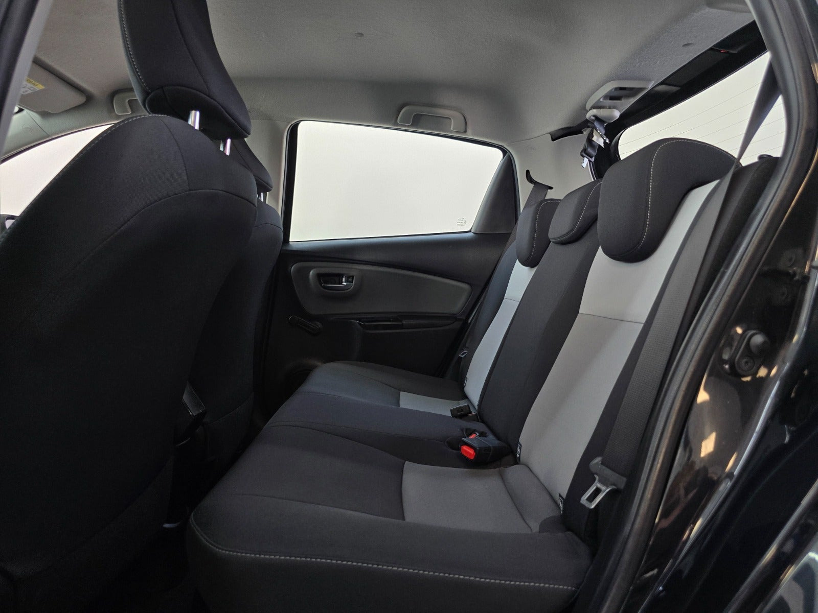 Sort Toyota Yaris fra 2017