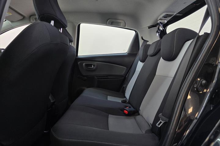 Sort Toyota Yaris fra 2017