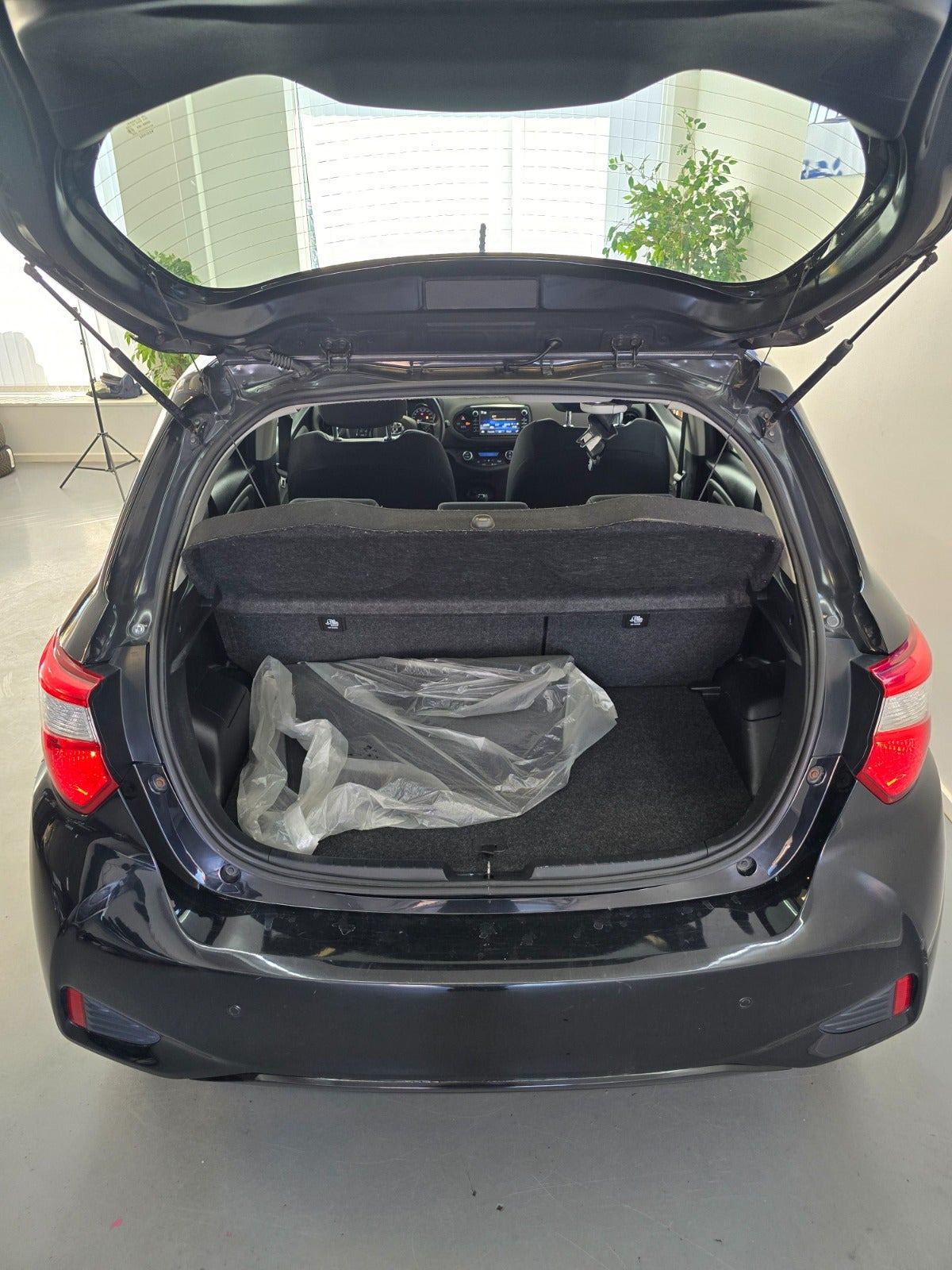 Sort Toyota Yaris fra 2017