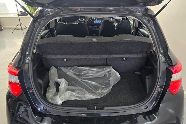 Sort Toyota Yaris fra 2017