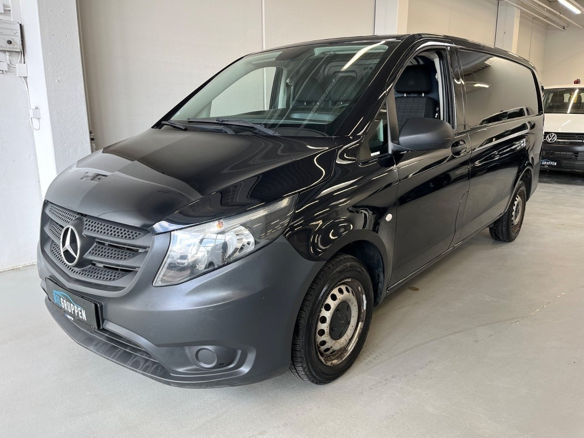 Gul Mercedes Vito 111 fra 2017