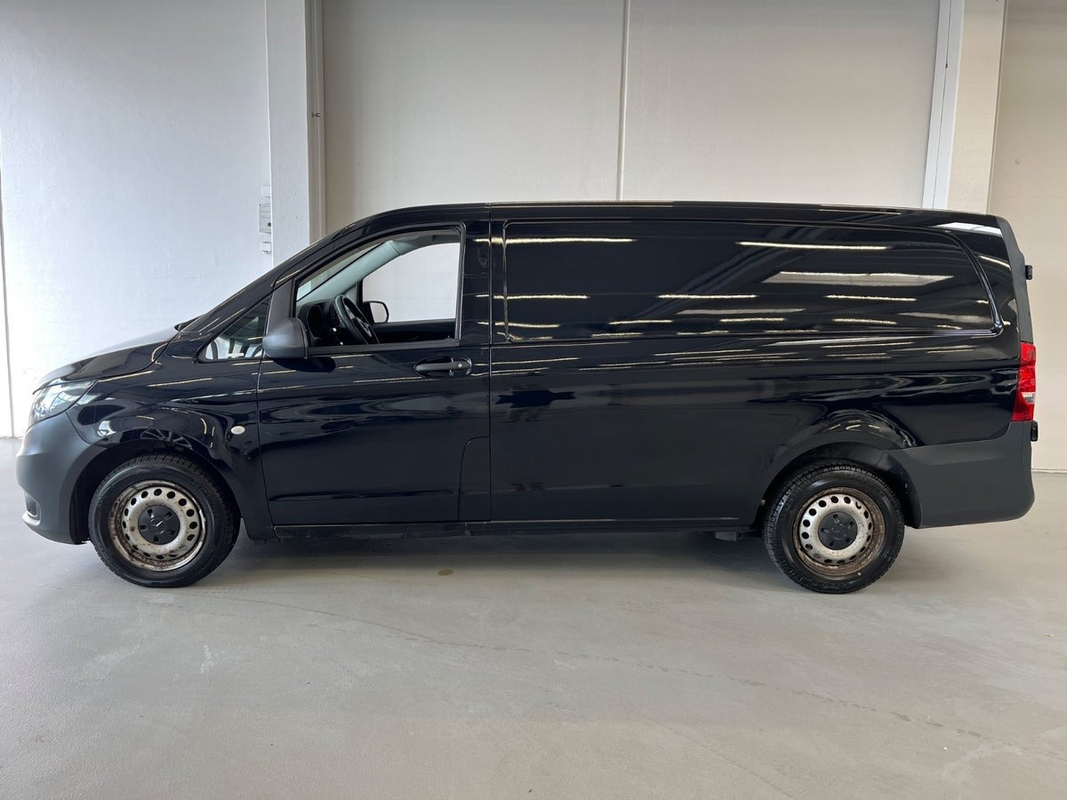 Gul Mercedes Vito 111 fra 2017